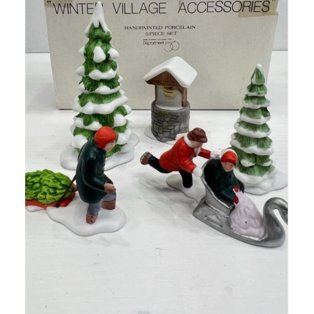 DEPT 56 #6532-3 Winter Village Accessories Heritage Village 5-Piece Set
